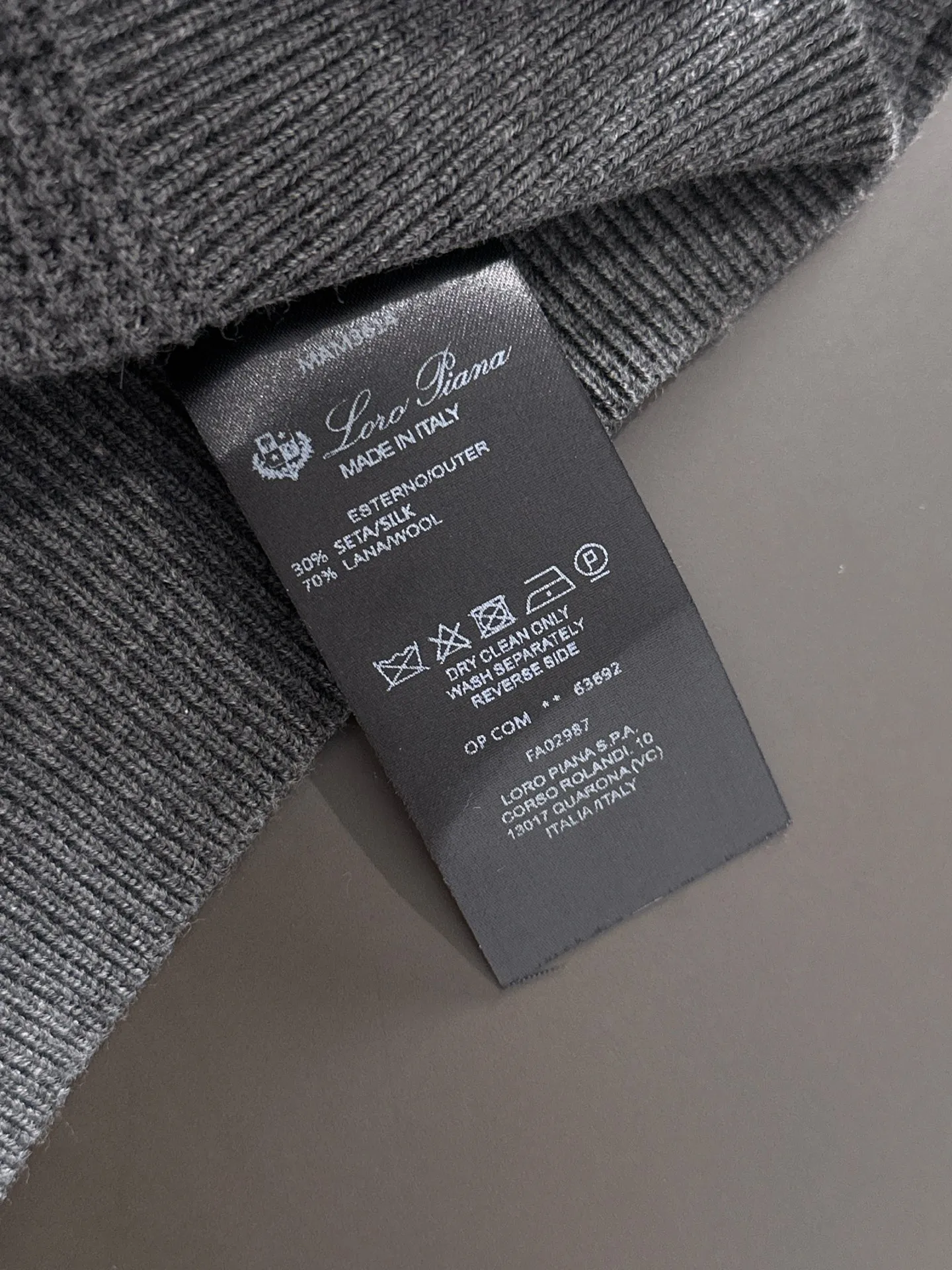 Next day shipment LP high quality Loro Piana 26ss New Arrival men's short-sleeved T-shirt Made of combed cotton yarn knitted cotton fabric, no pressure when entering and exiting the counter Exclusive control of raw materials It feels substantial when weighed, and the upper body is more textured than ordinary T-shirts. This texture can cope with the weather easily and is suitable for both hot and cold! Loose fit design, looks noble. The only correct version is available Size: M to XXXL